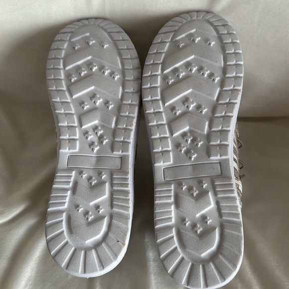 Canvas booties size 10 NWOT - Picture 7 of 7